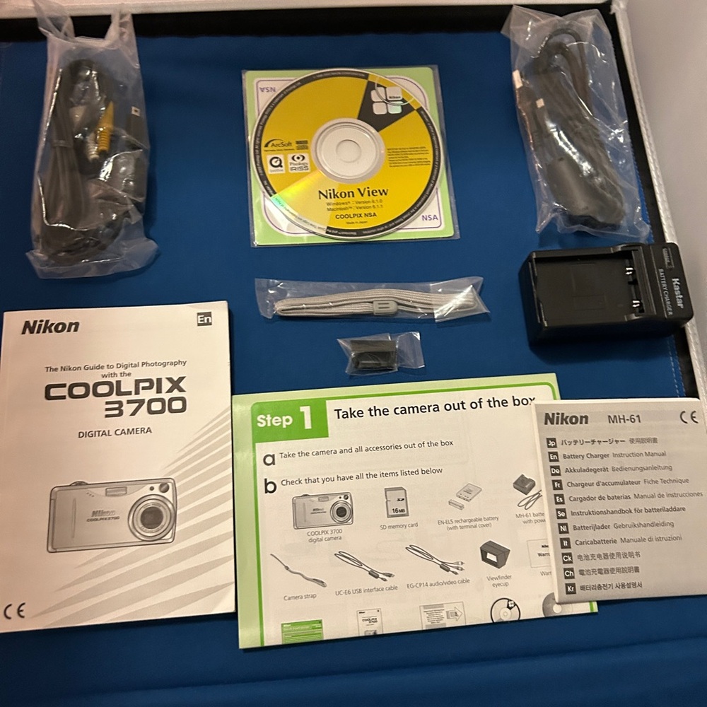 Nikon Coolpix 3700 Camera Kit with Silver Finish